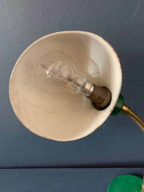 Lampe ancienne en métal émaillé vert, 1940