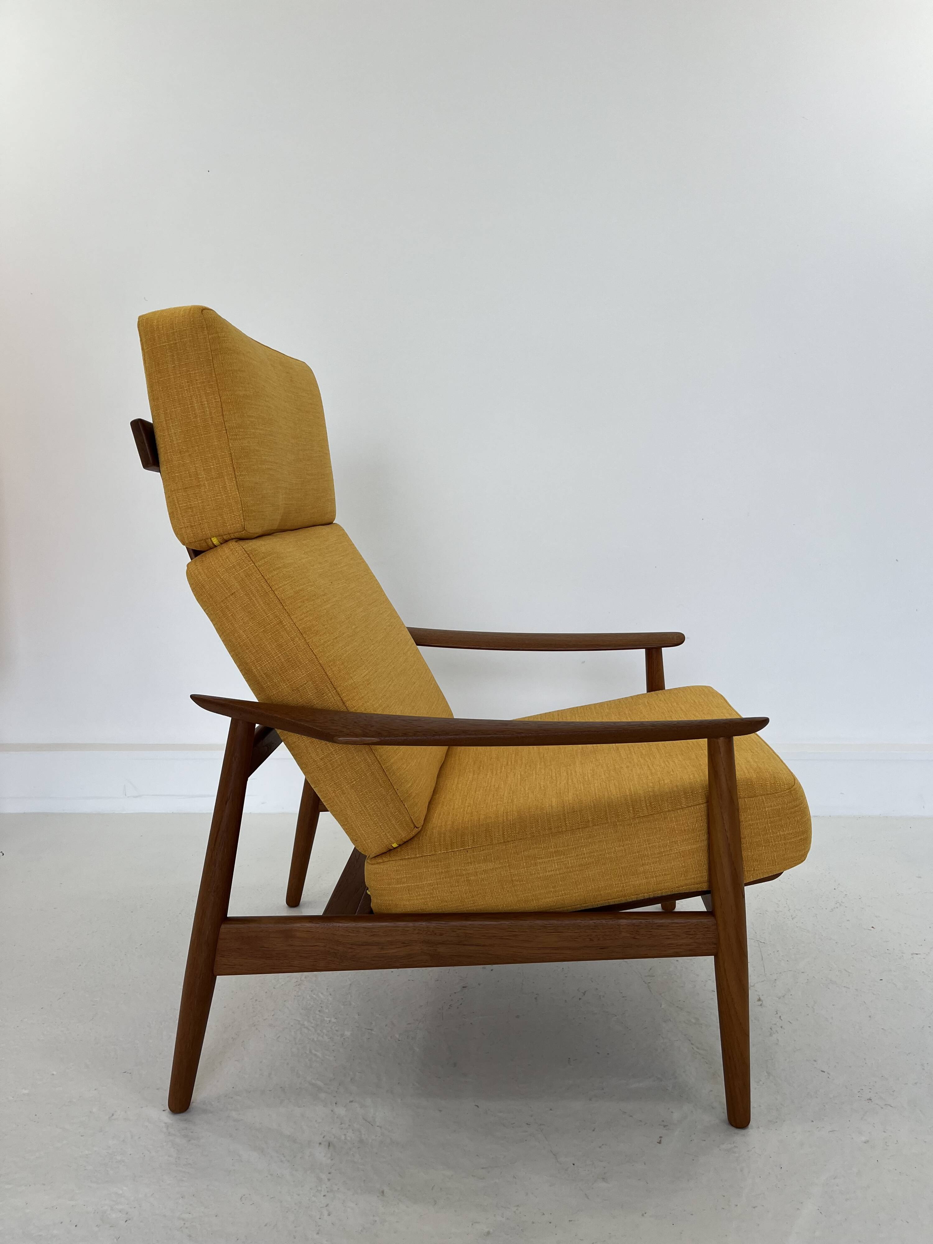 Fauteuil FD 164 en teck par Arne Vodder pour France & Son