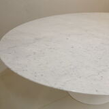 Knoll table in white square marble by Eero Saarinen