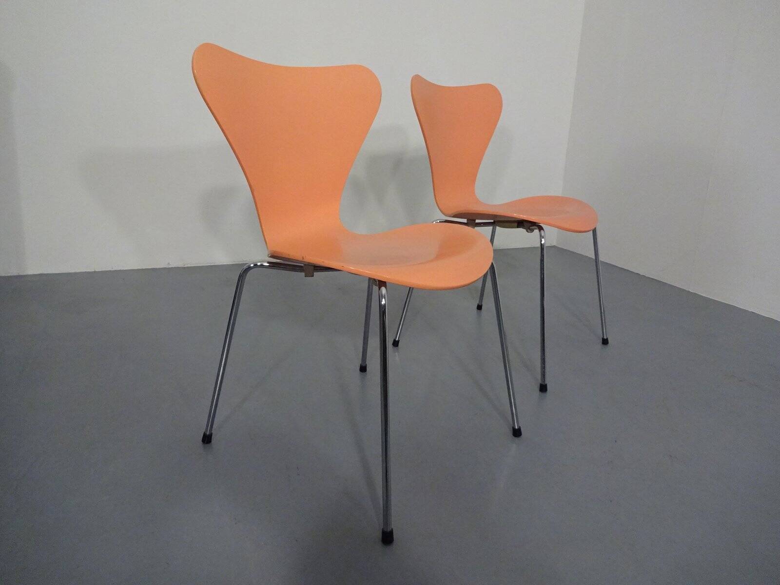Danish 3107 Chairs by Arne Jacobsen for Fritz Hansen, 1994, Set of 2