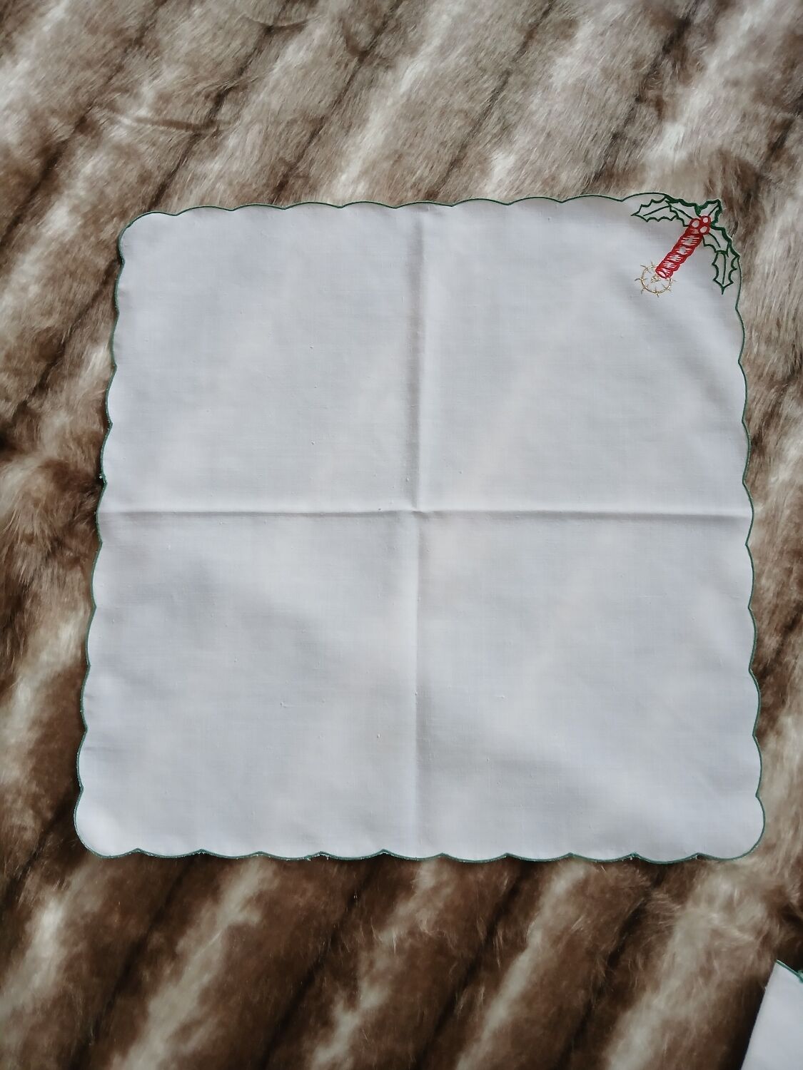 6 serviettes de table brodées anciennes 