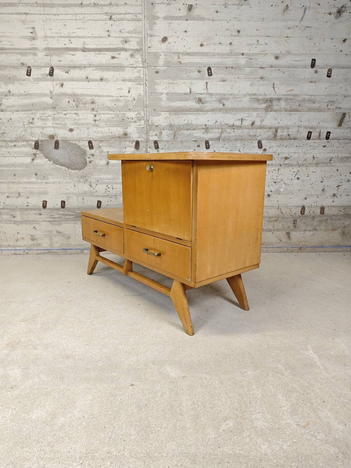 Buffet vintage pieds compas