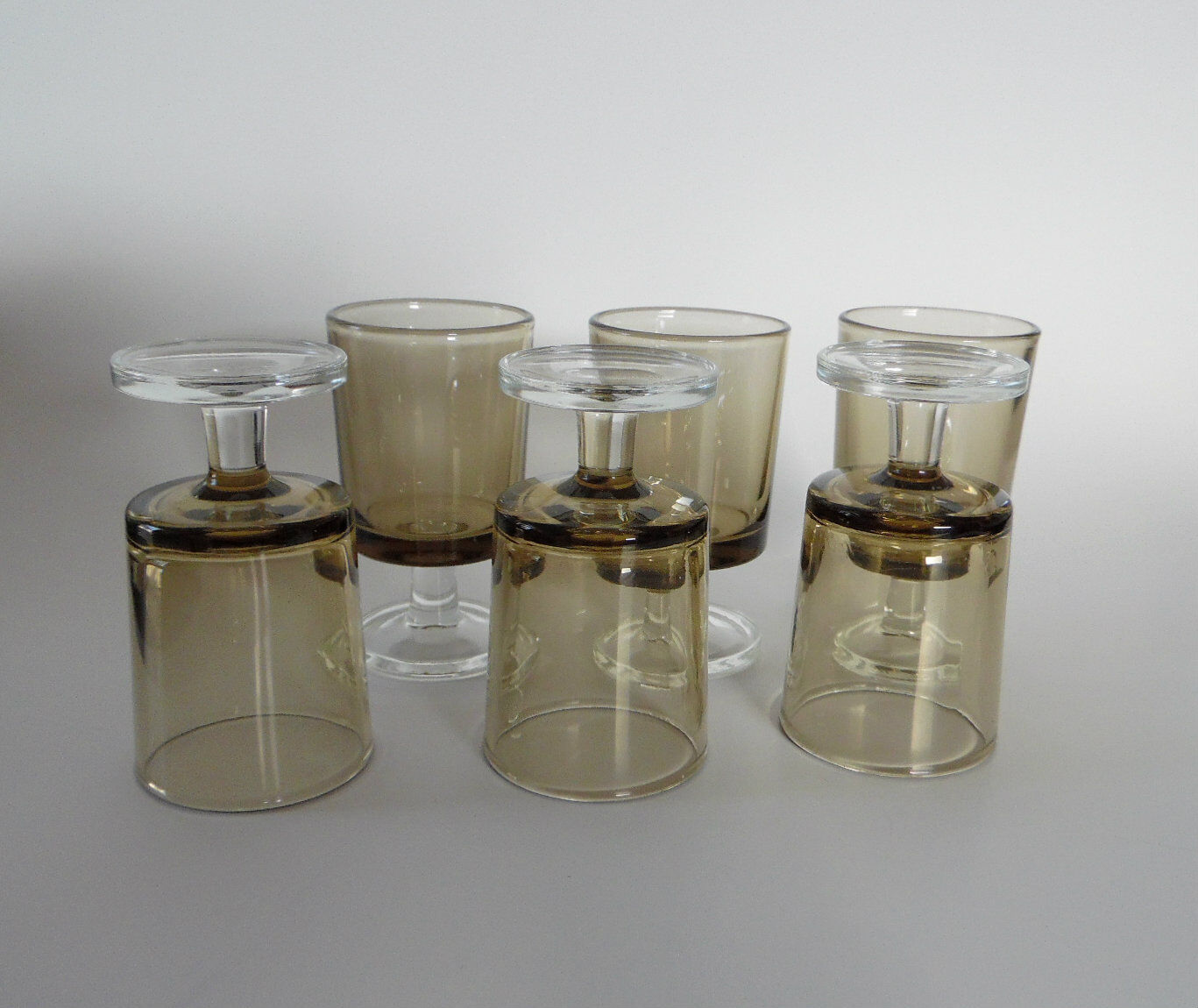 Lot 6 liqueur glasses.