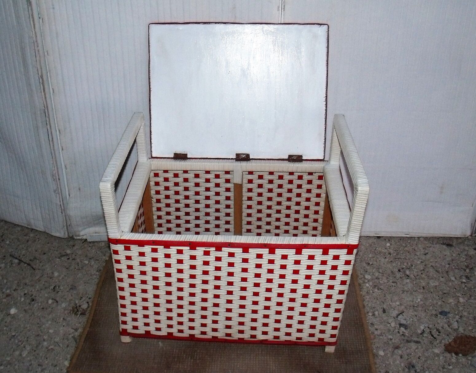 Toy storage chest child scoubidou vintage