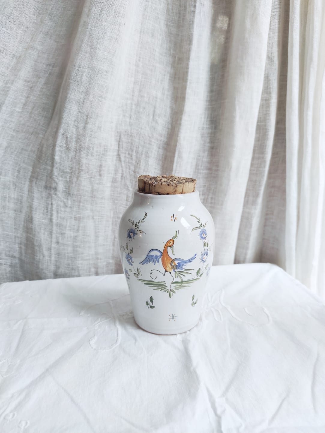 Moustiers earthenware pot and its cork