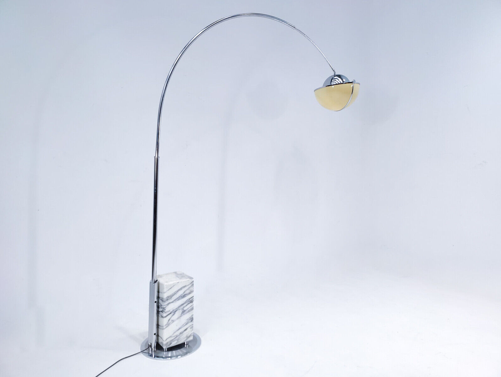 "Pac Man" Arc Floor Lamp by Superstudio for Poltronova, Italy, 1970s