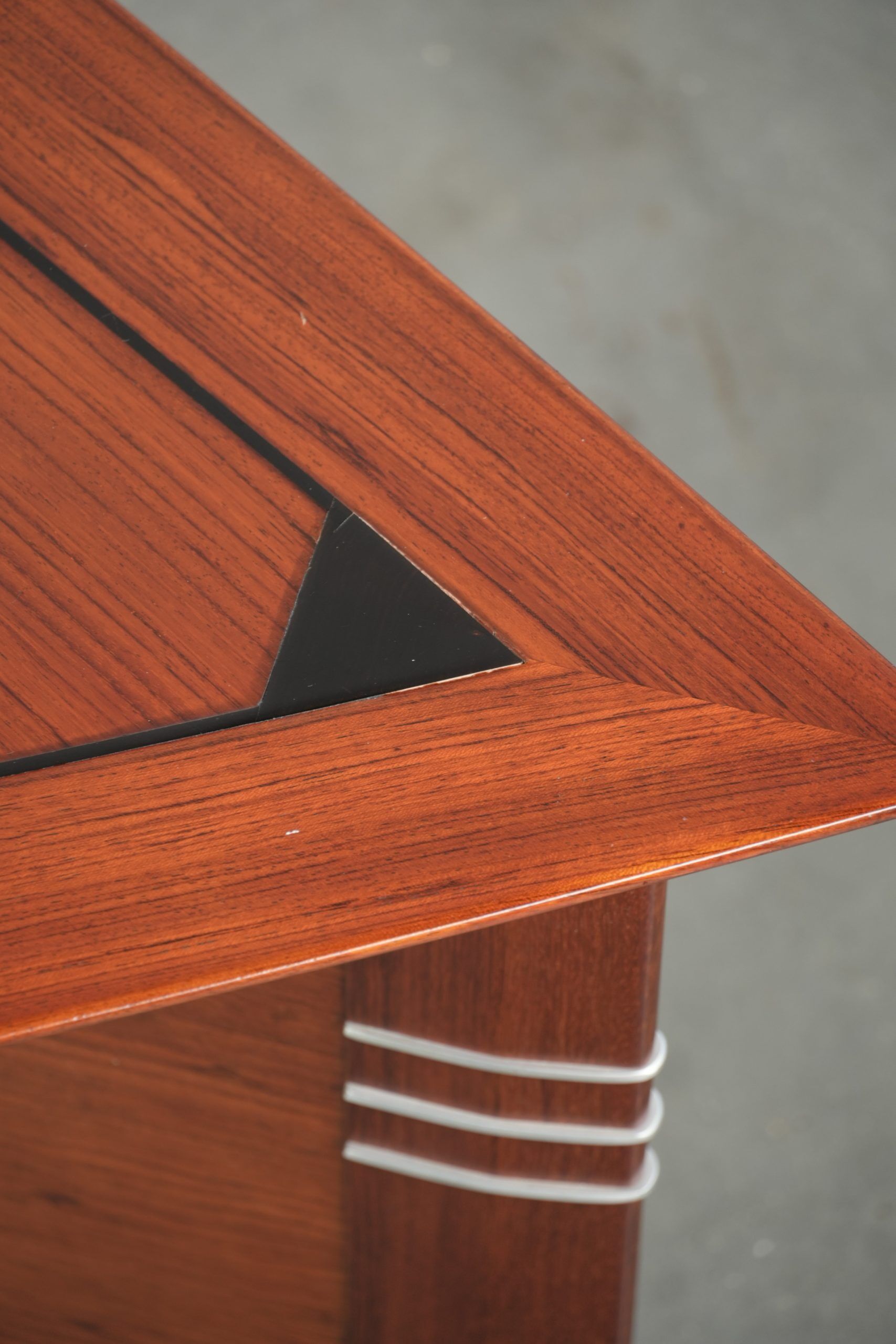 Table d'appoint, café Art Déco de forme triangulaire