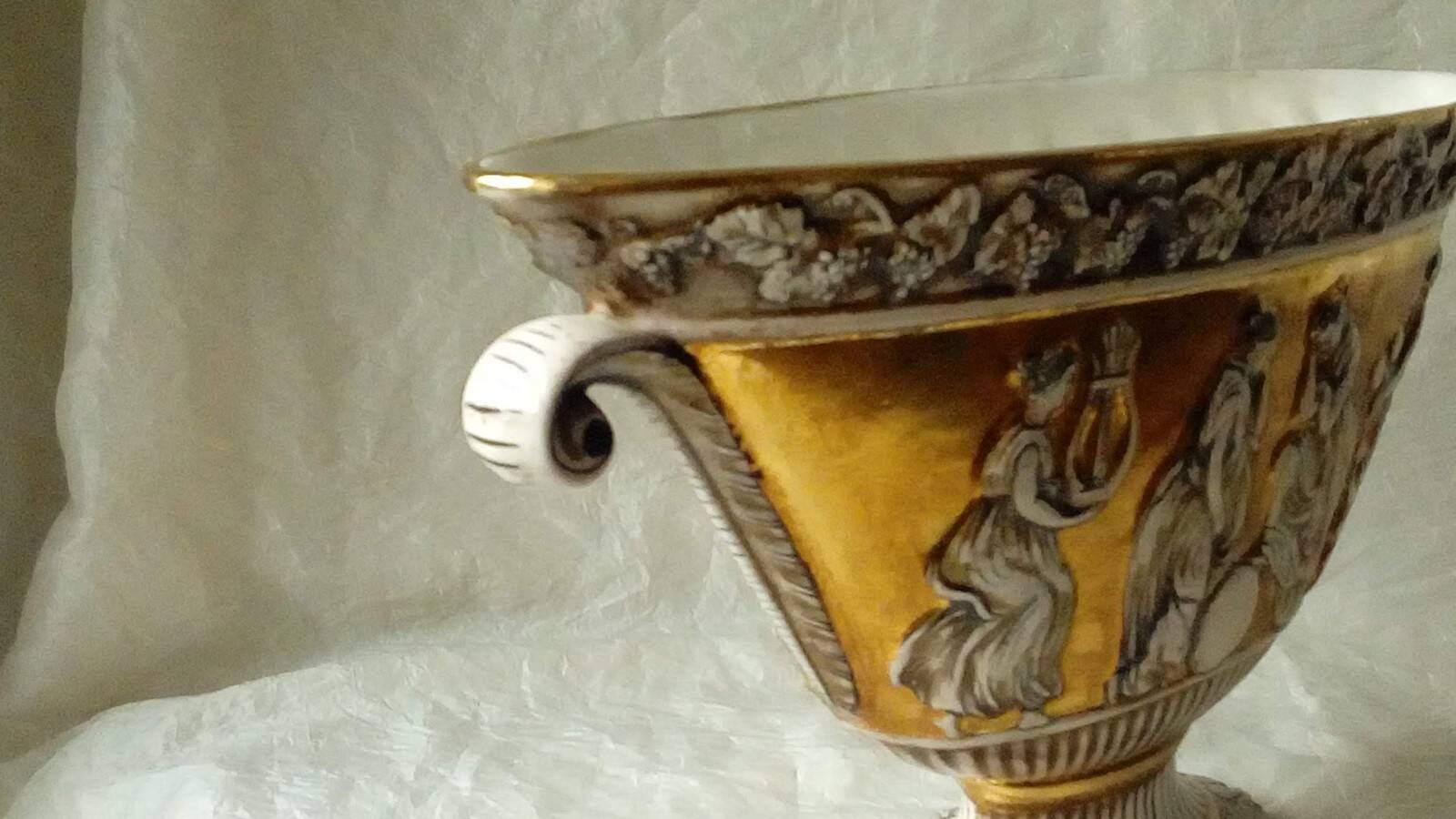 Capodimonte italian earthenware planter with antique decoration
