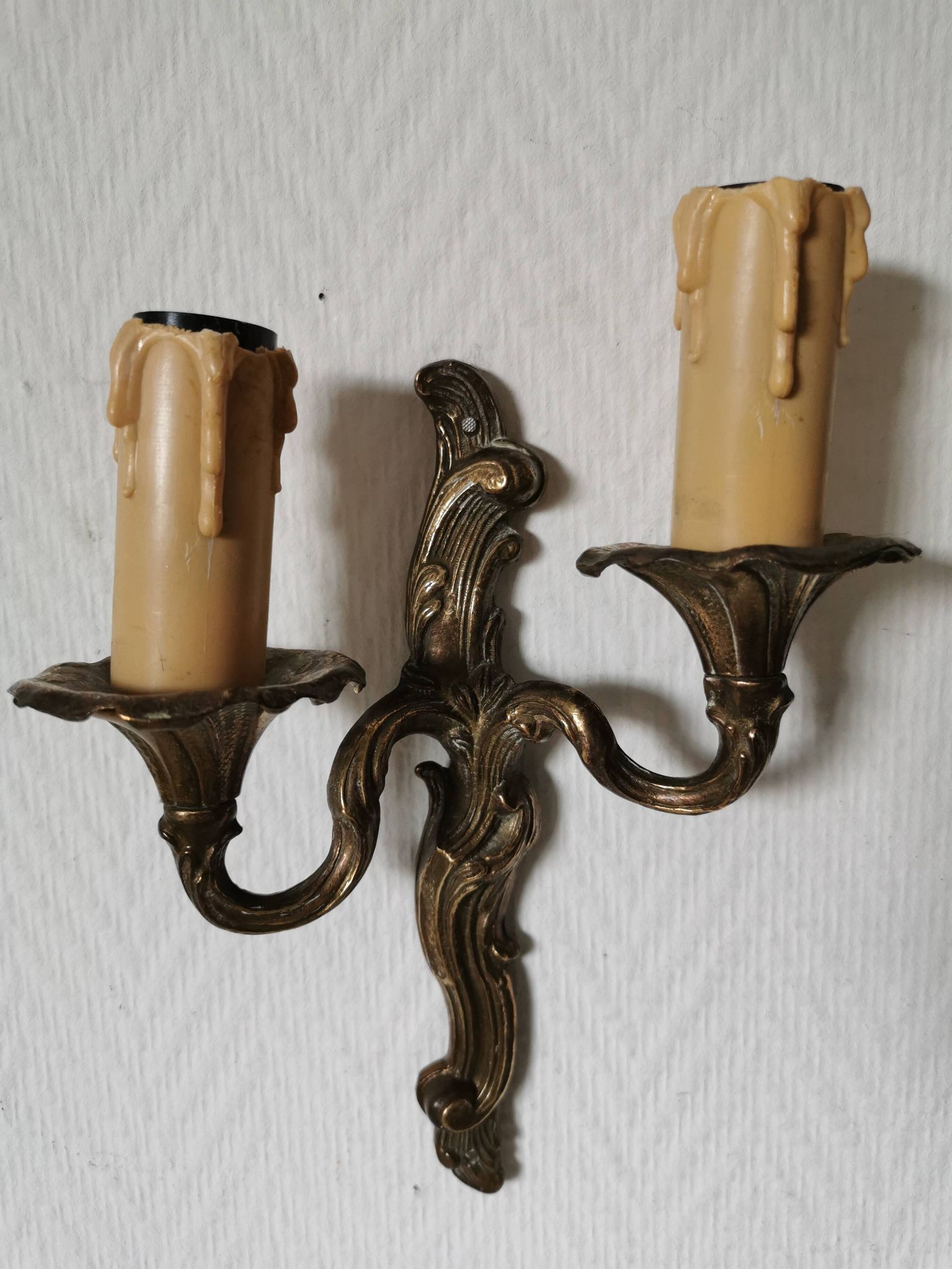Pair of wall lights, classic style, LouisXV, gold metal, bronze or brass, candle holder effect