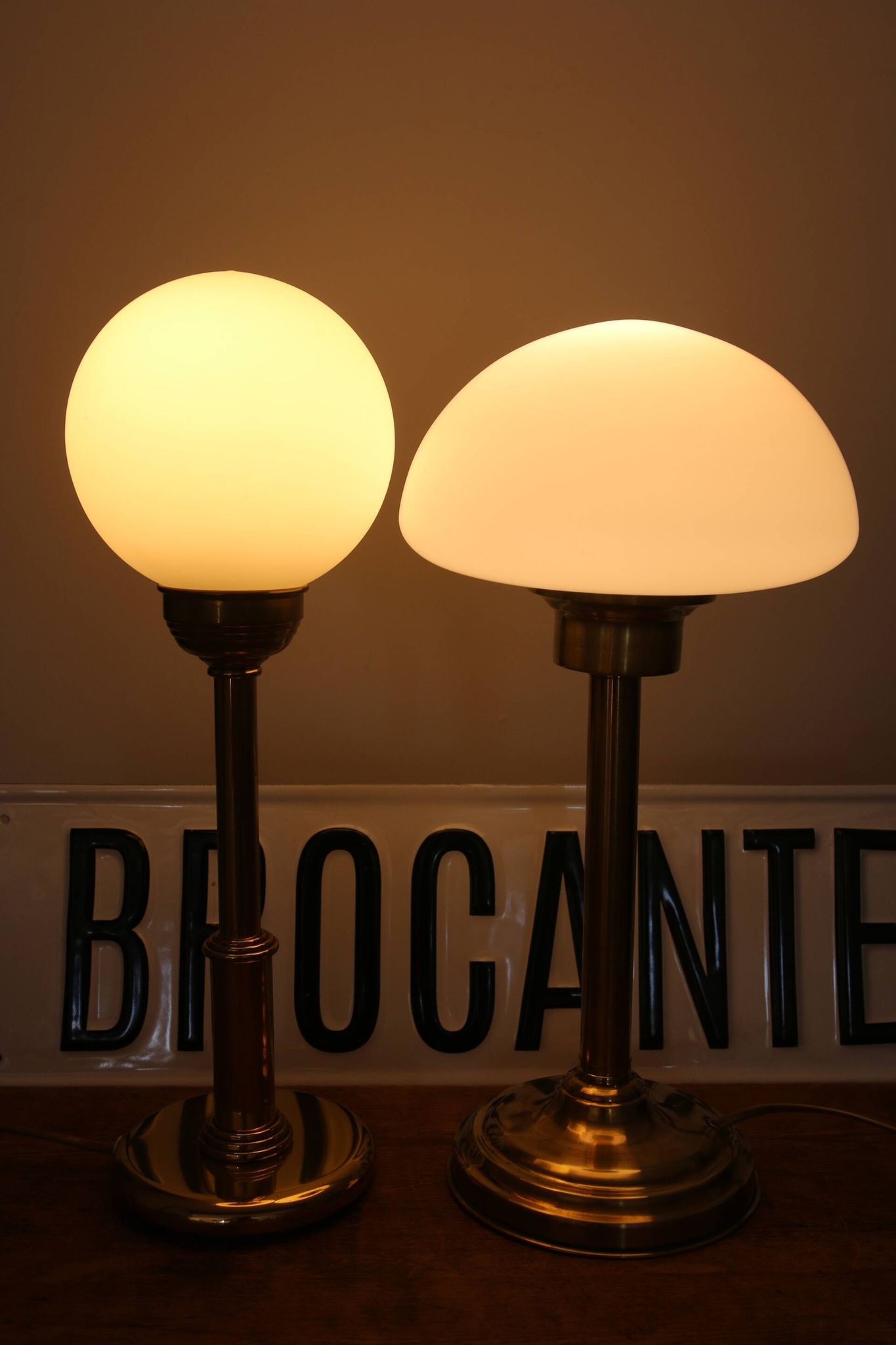 Lampe à poser vintage opaline laiton