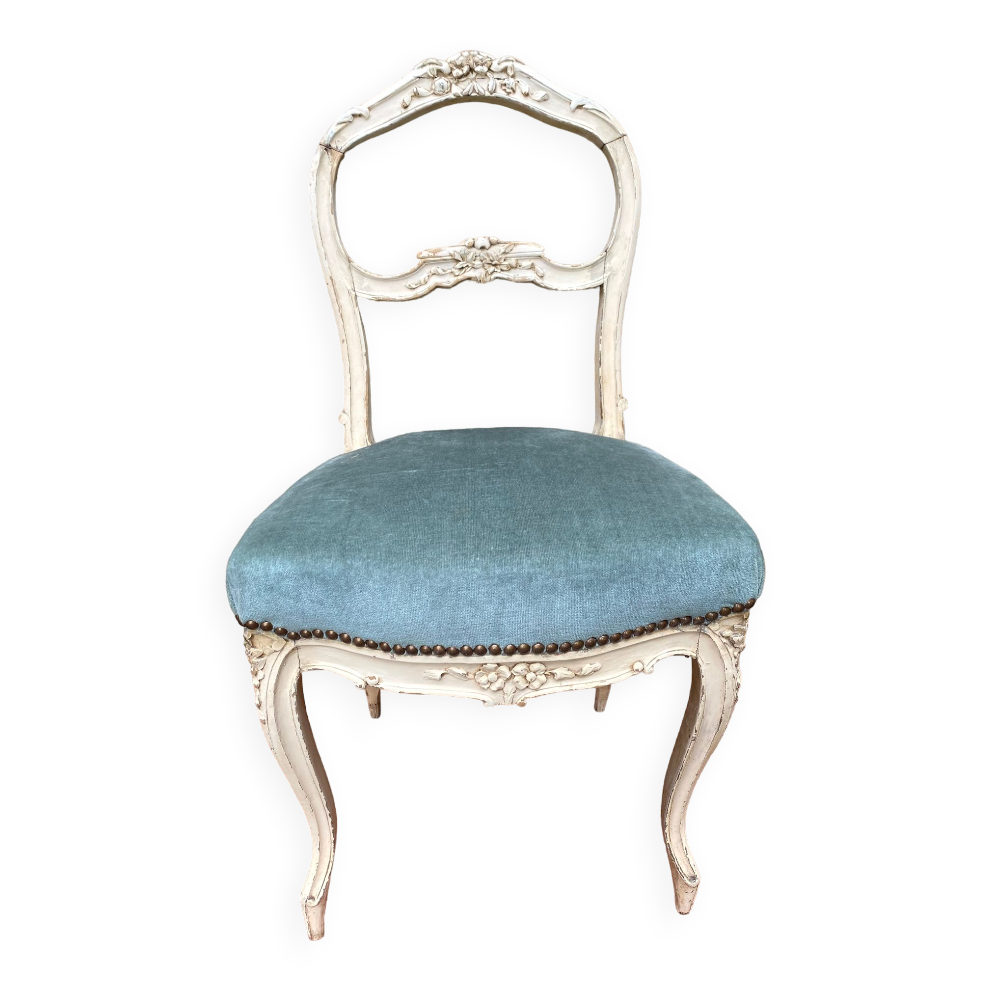 Louis XV chair, 18th century in carved wood decorated with flowers