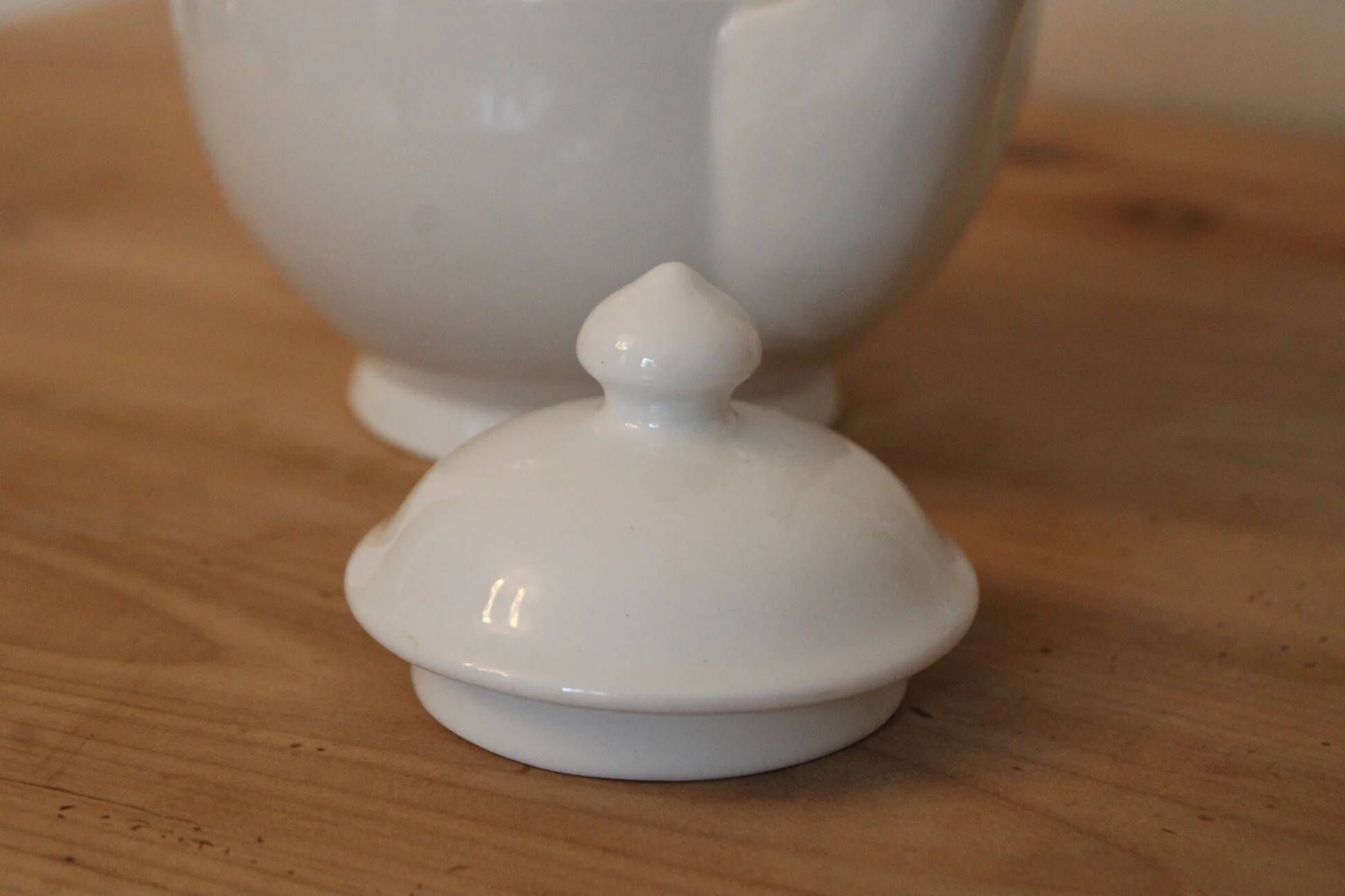 White ceramic teapot with glaze – Round shape and matching lid