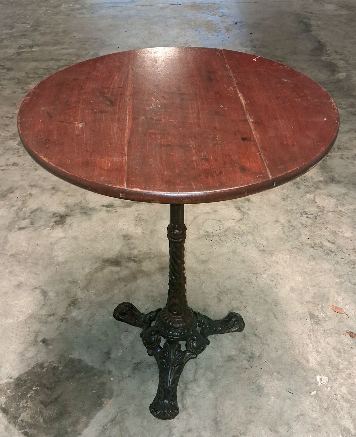 Country bistro guéridon table