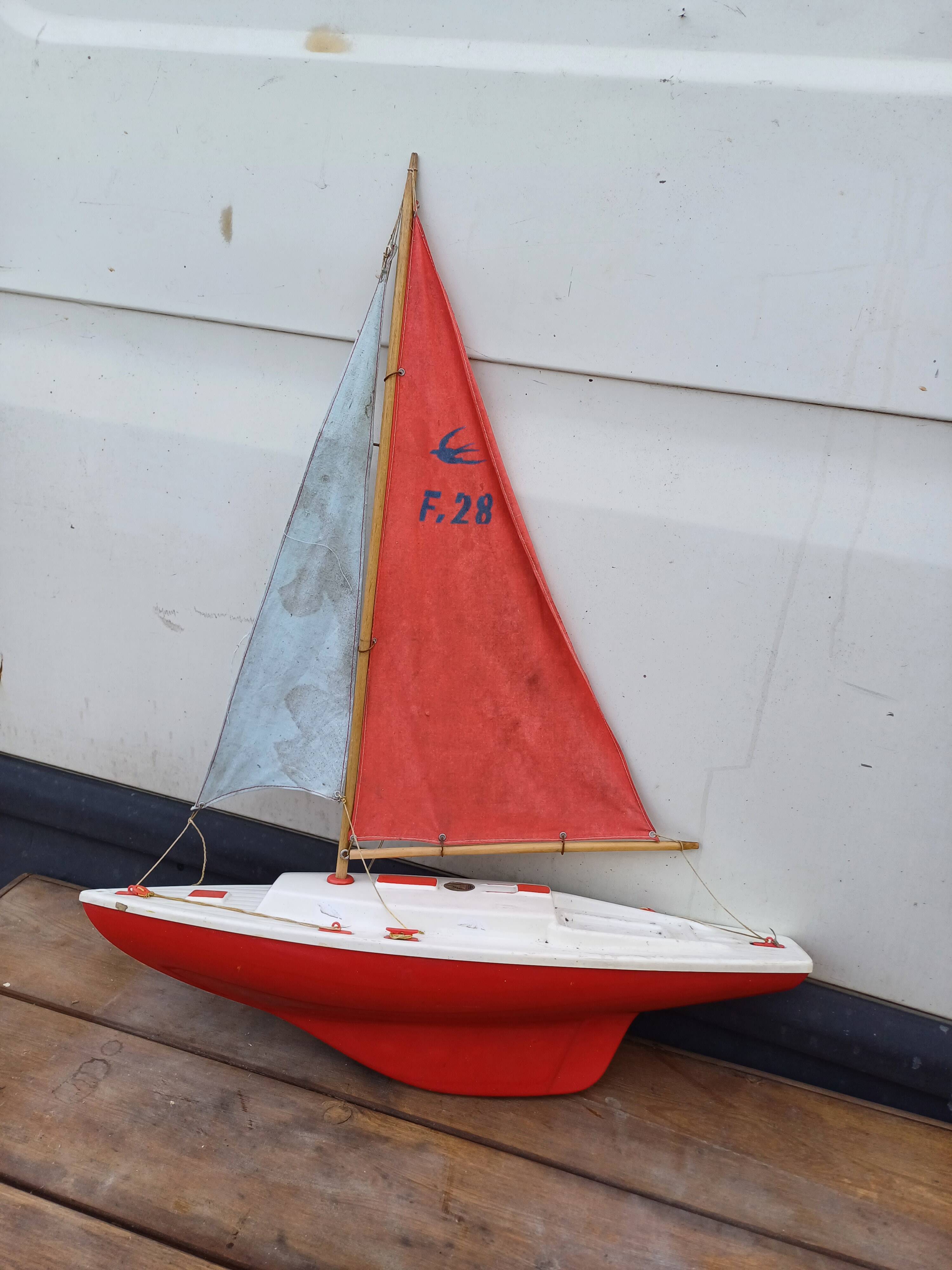 Ancien Bateau Jouet En Bois – France – Longueur 17,5 Cm