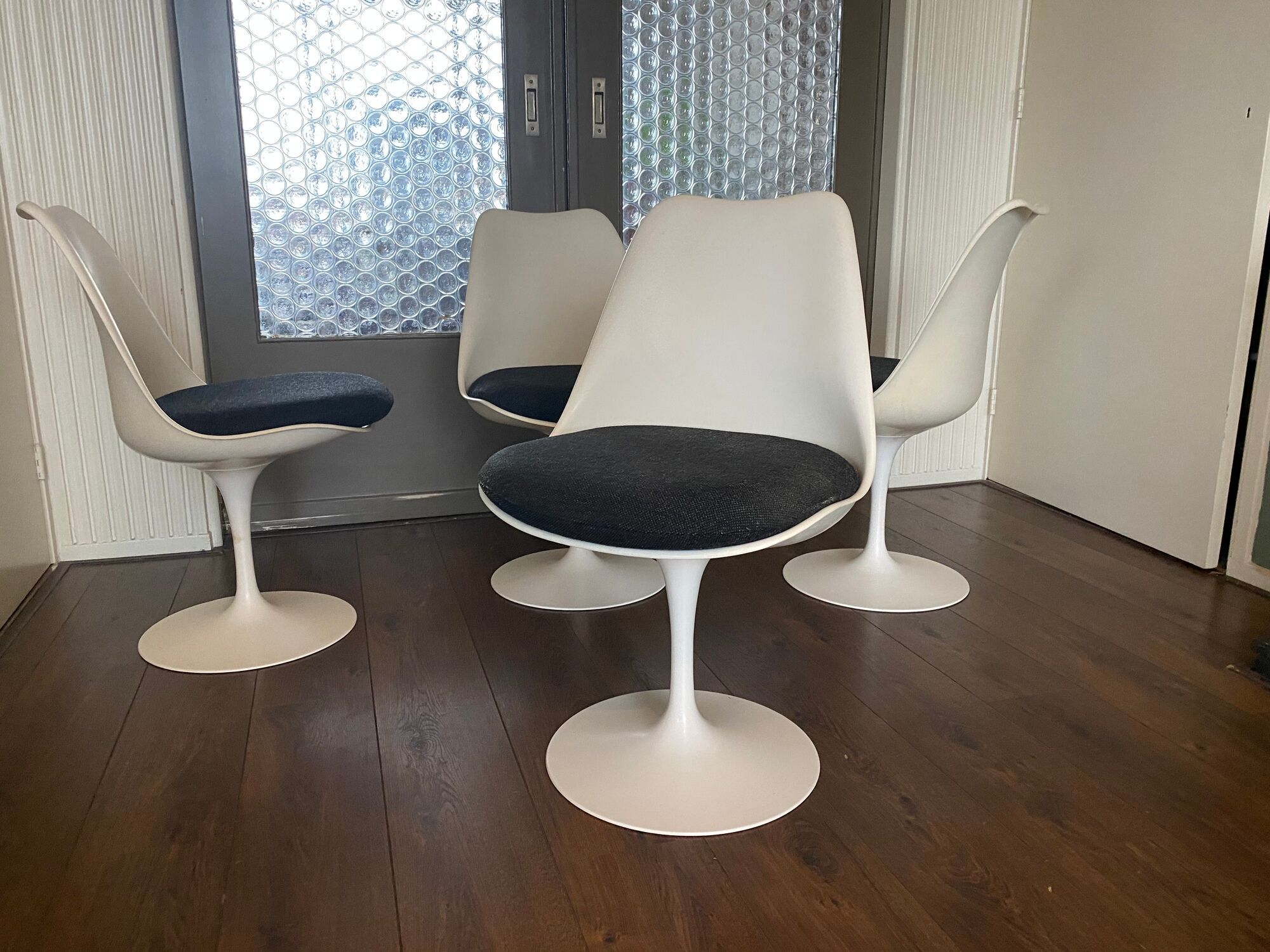 115 Tulip dining chairs by Eero Saarinen for Knoll Inc. / Knoll International