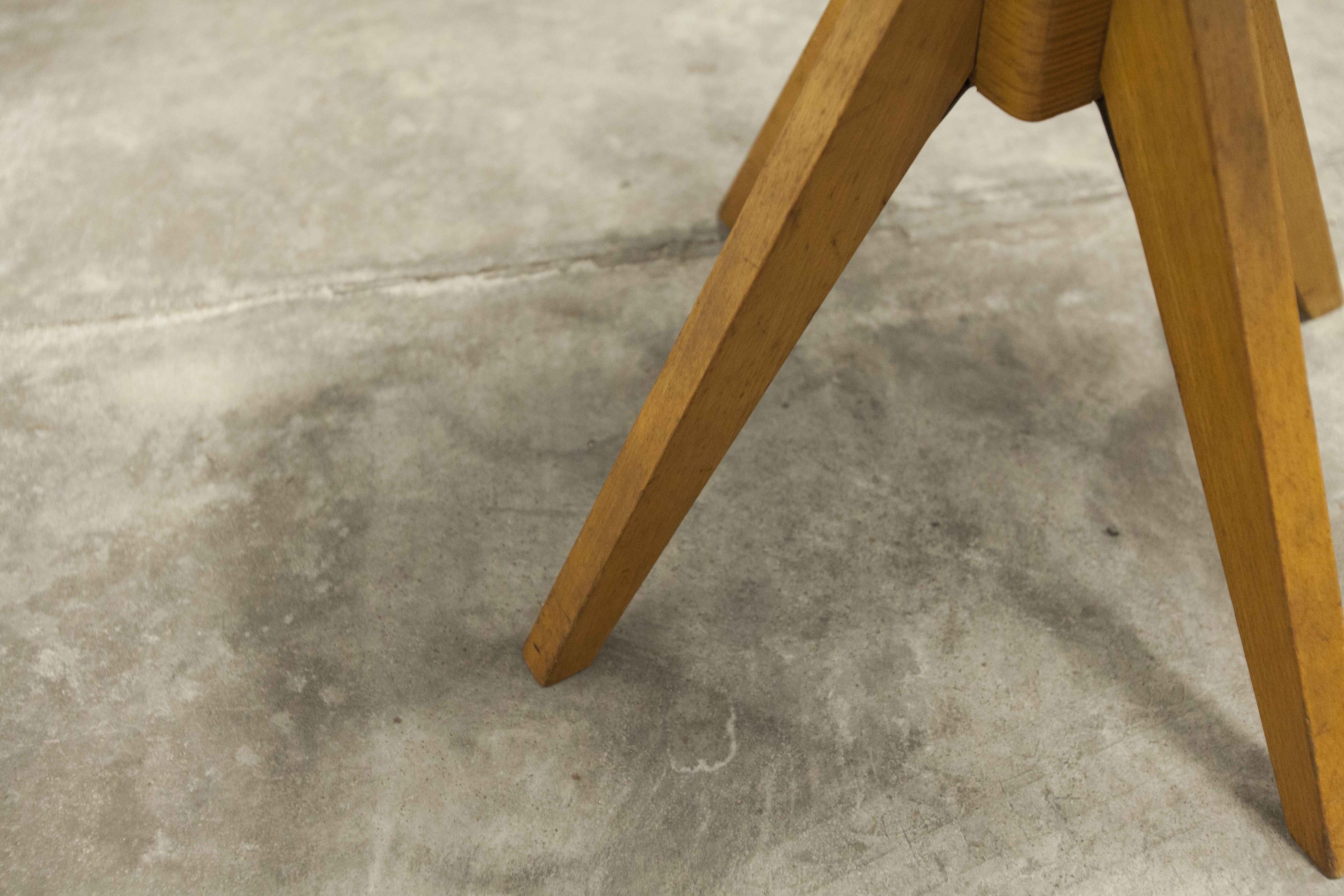 Workshop chair 1950 feet compass skaï red atypical