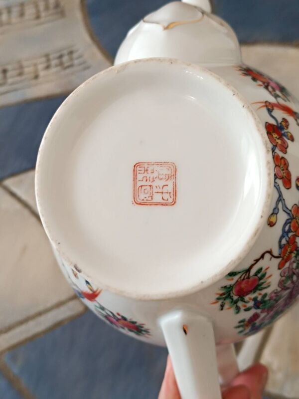 Théière en porcelaine de Chine vintage
