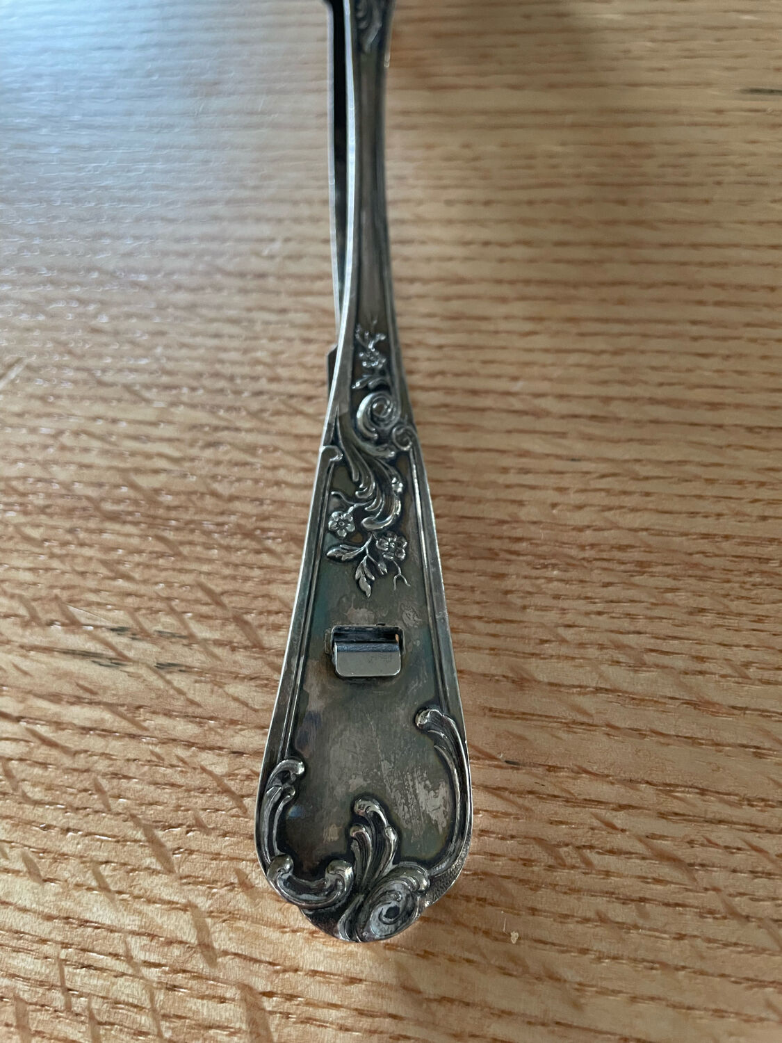 Cuillère à sauce à piston en métal