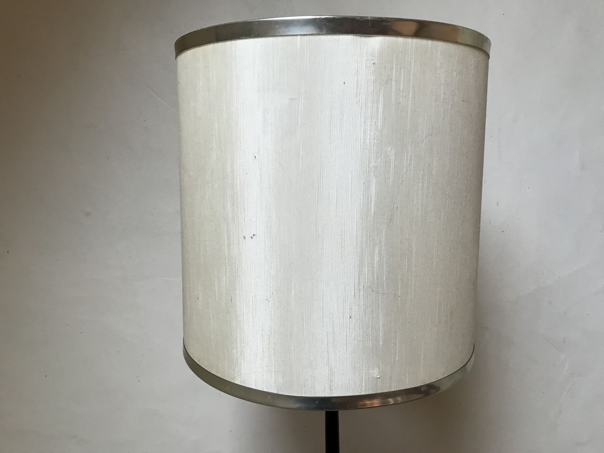 Lampadaire en métal laqué noir années 50
