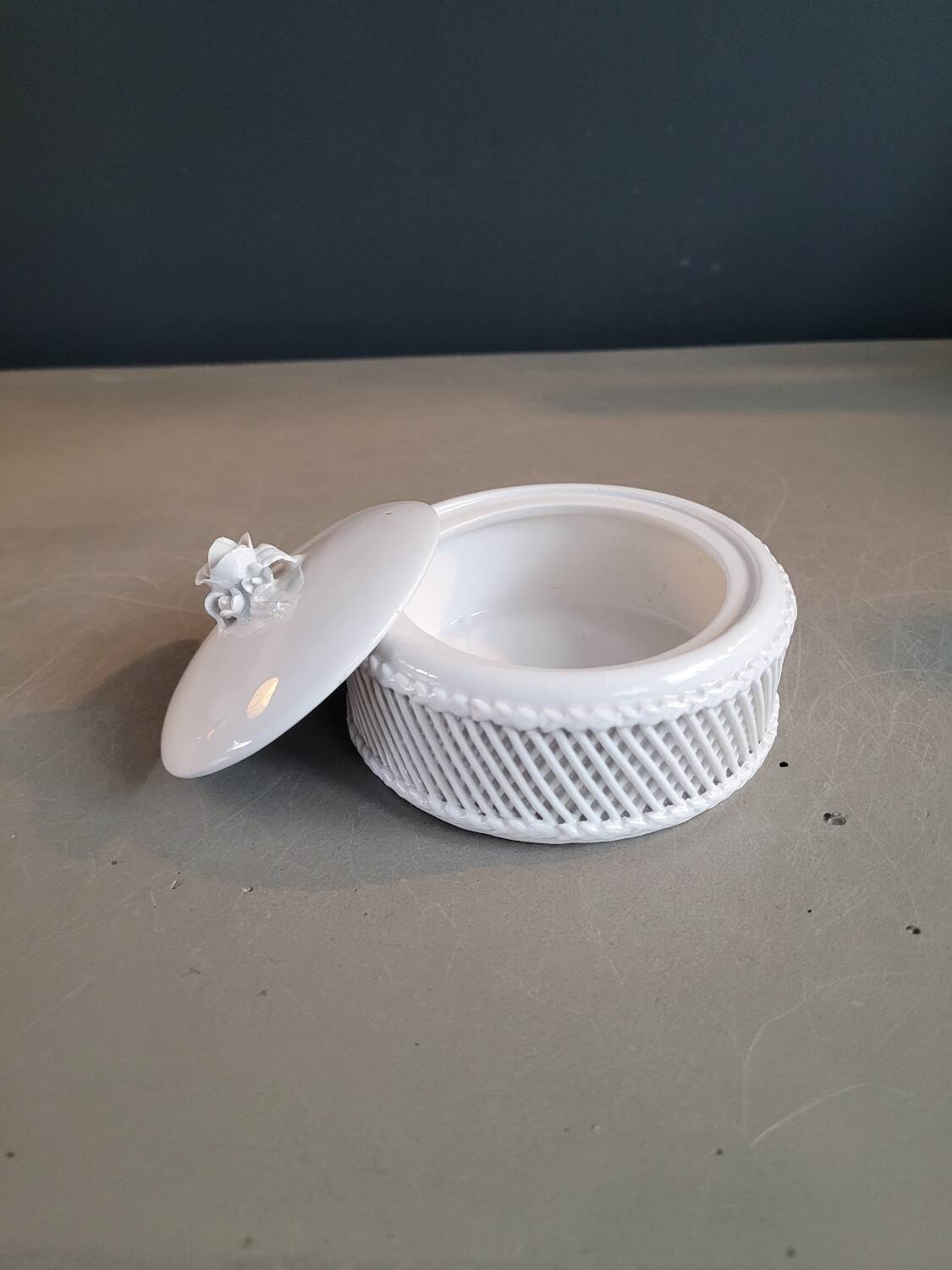 Boîte, bonbonnière en porcelaine