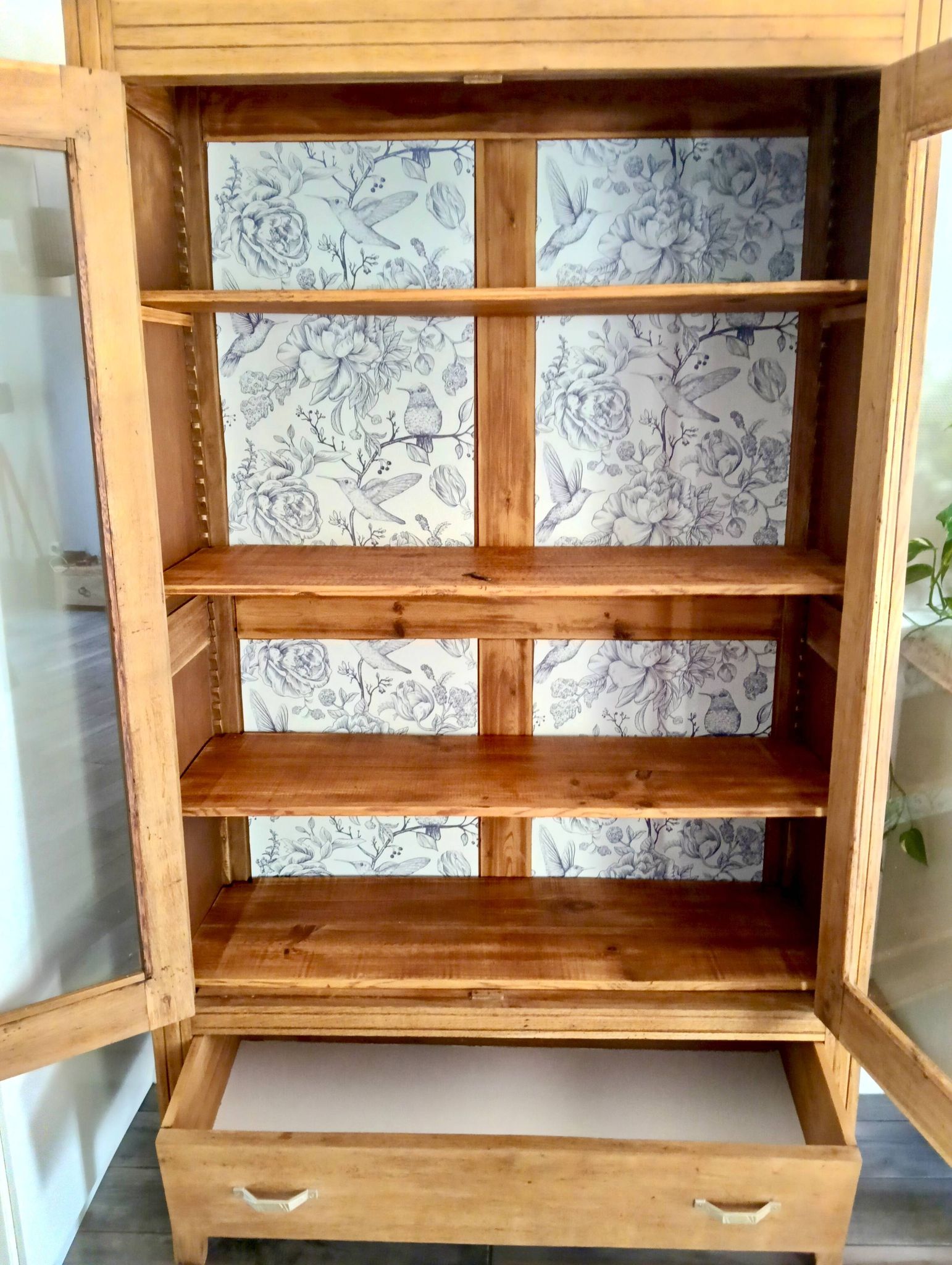 Vitrine parisienne en chêne massif