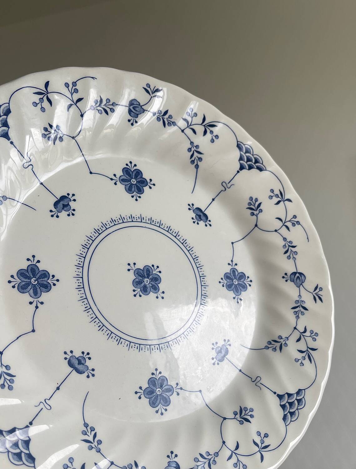 6 flat plates in English porcelain
