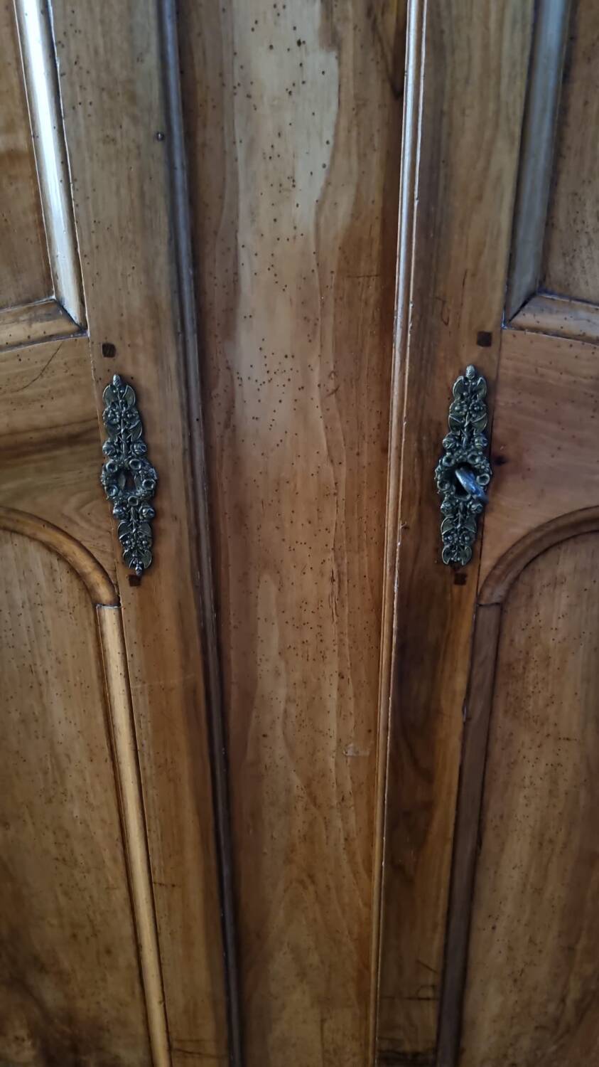 Armoire en noyer XIXeme siècle