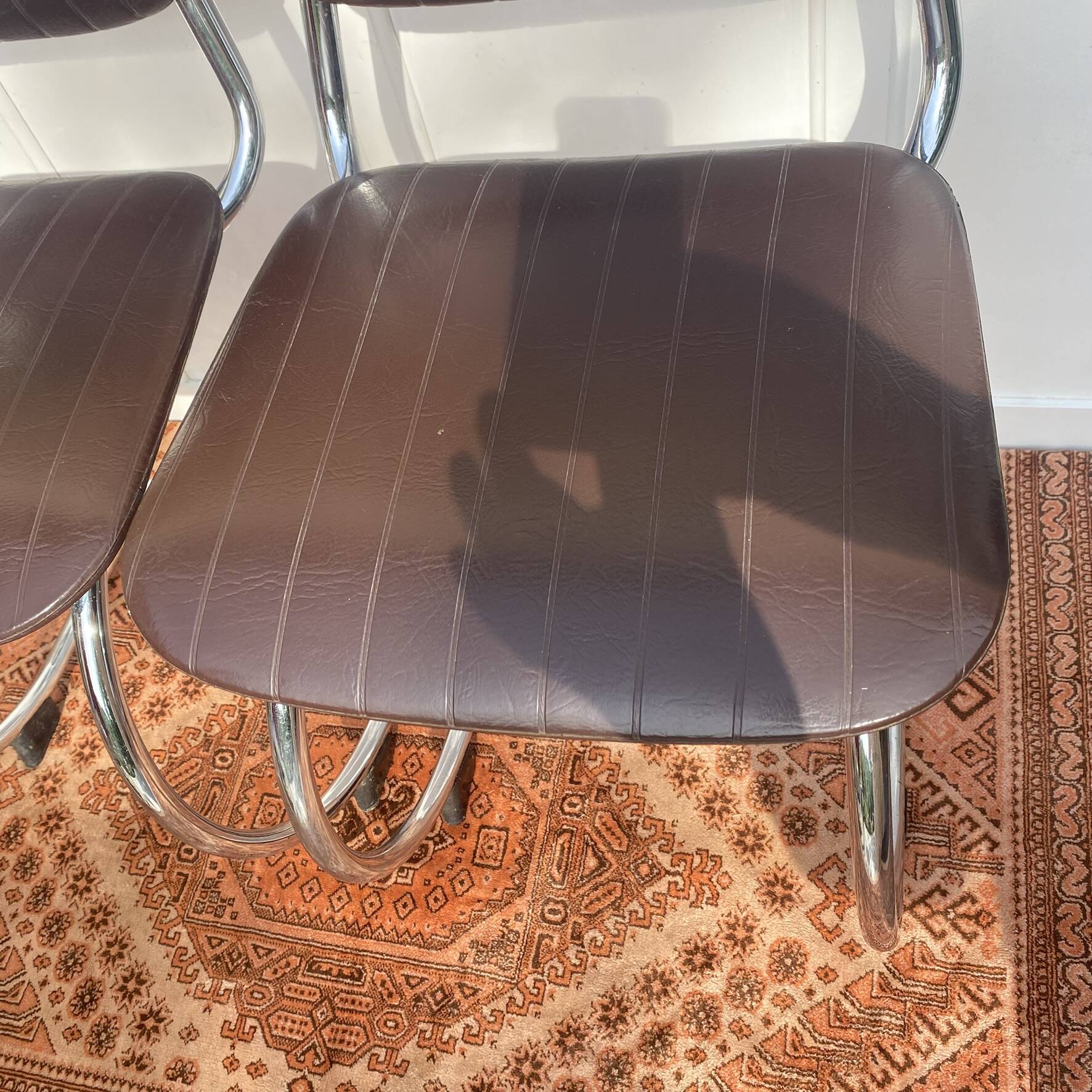 Chaises traineau cantilever chrome et skai années 70