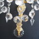 Paire d’appliques deux feux en bronze avec pampilles et guirlandes en cristal – Style Louis XV