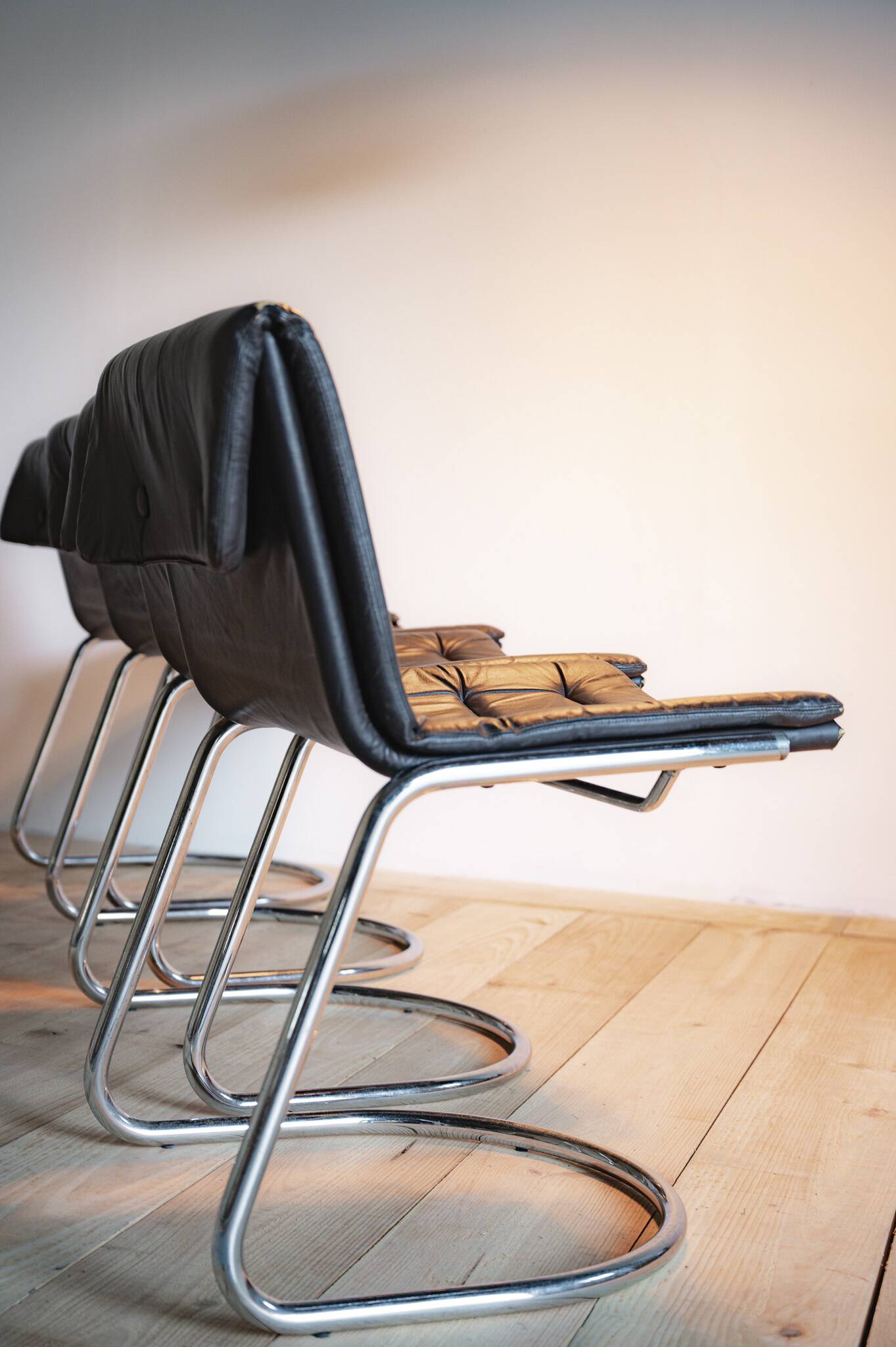 Lot de 4 chaises italiennes, années 70.