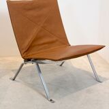 Paire de chauffeuses PK22 en cuir cognac par Poul Kjærholm pour E Kold Christensen