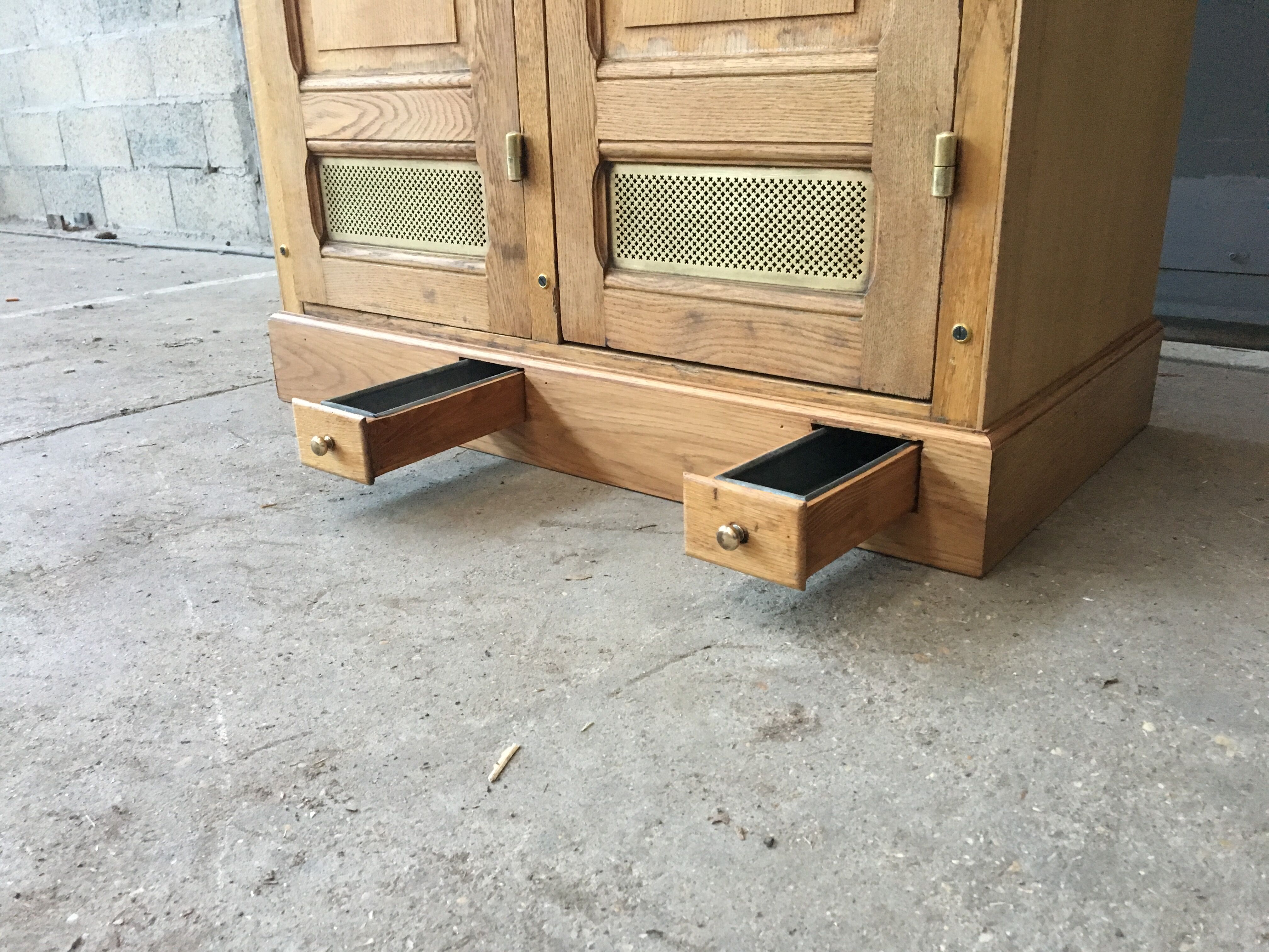 Former wardrobe of the Bank of France in light oak, 2 doors, years 30