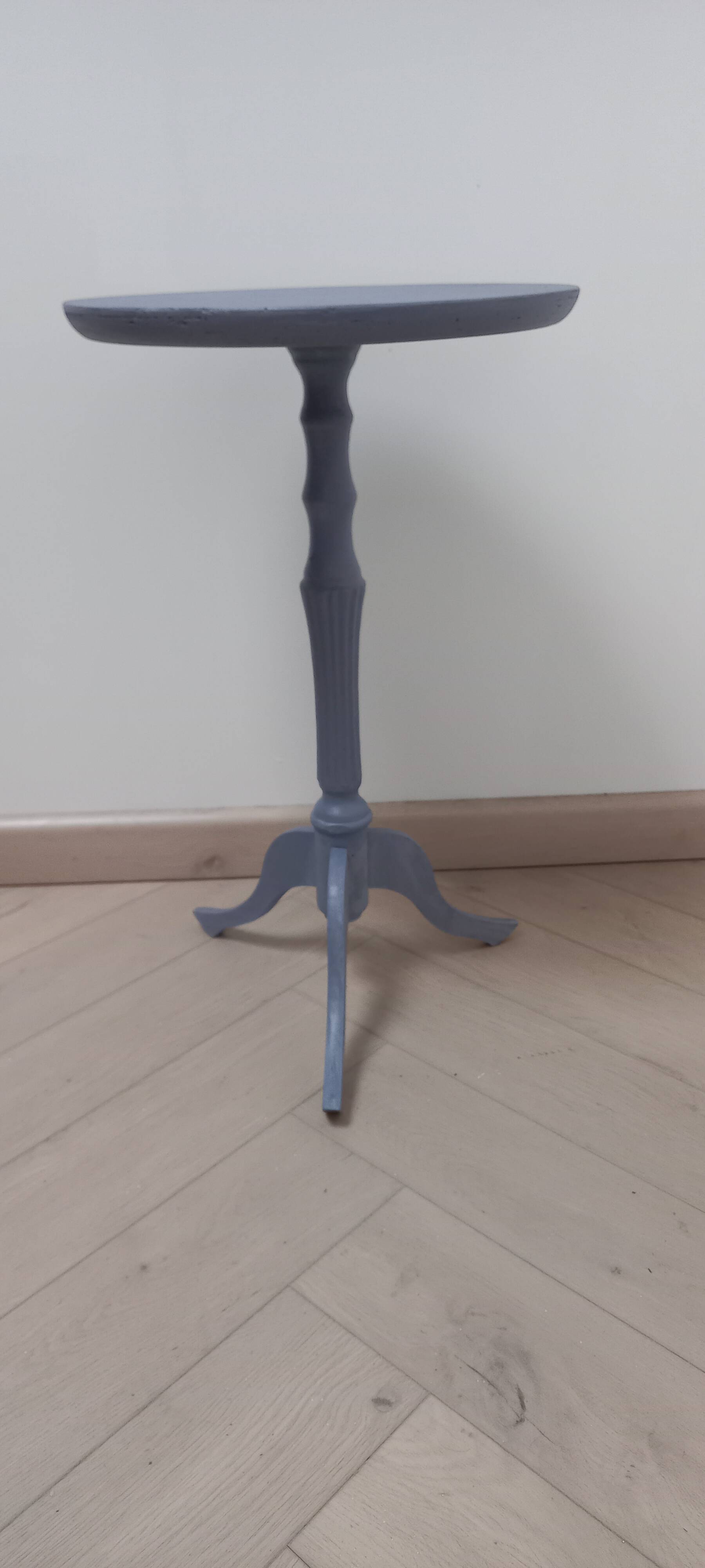 Refurbished tripod pedestal table