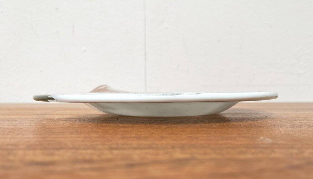 Vintage plate or bowl in German glass by Hans Jürgen Richartz for the Richartz art collection, Mathildenhütte, Solingen, Germany.