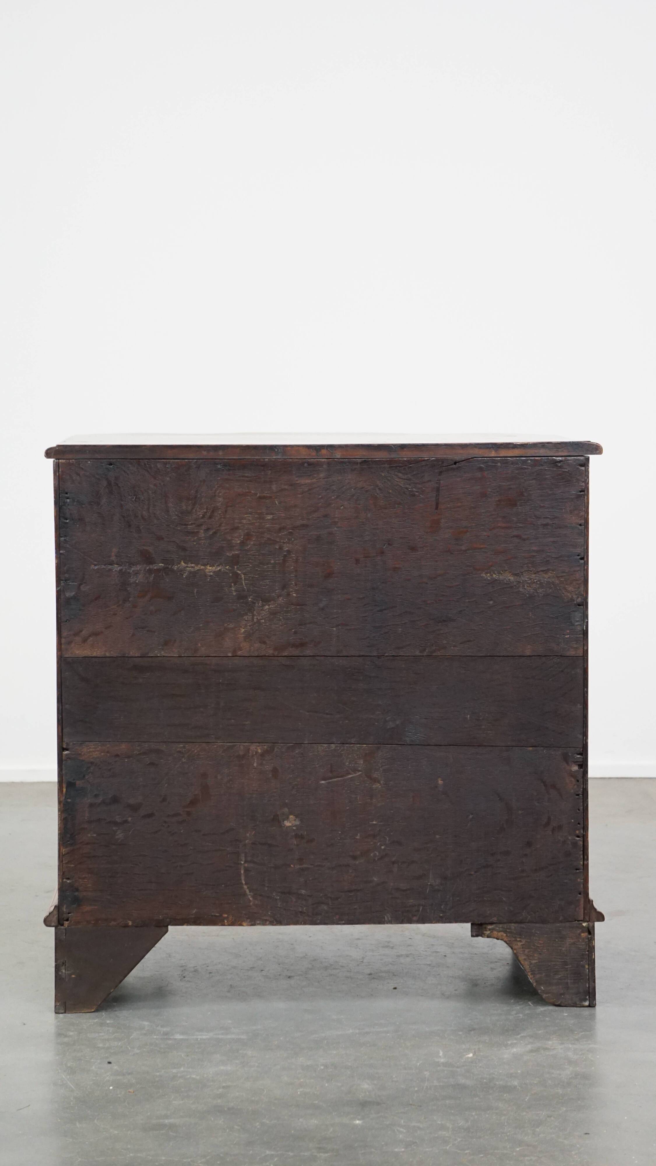 Baroque organ-bent walnut antique chest of drawers from the 18th century