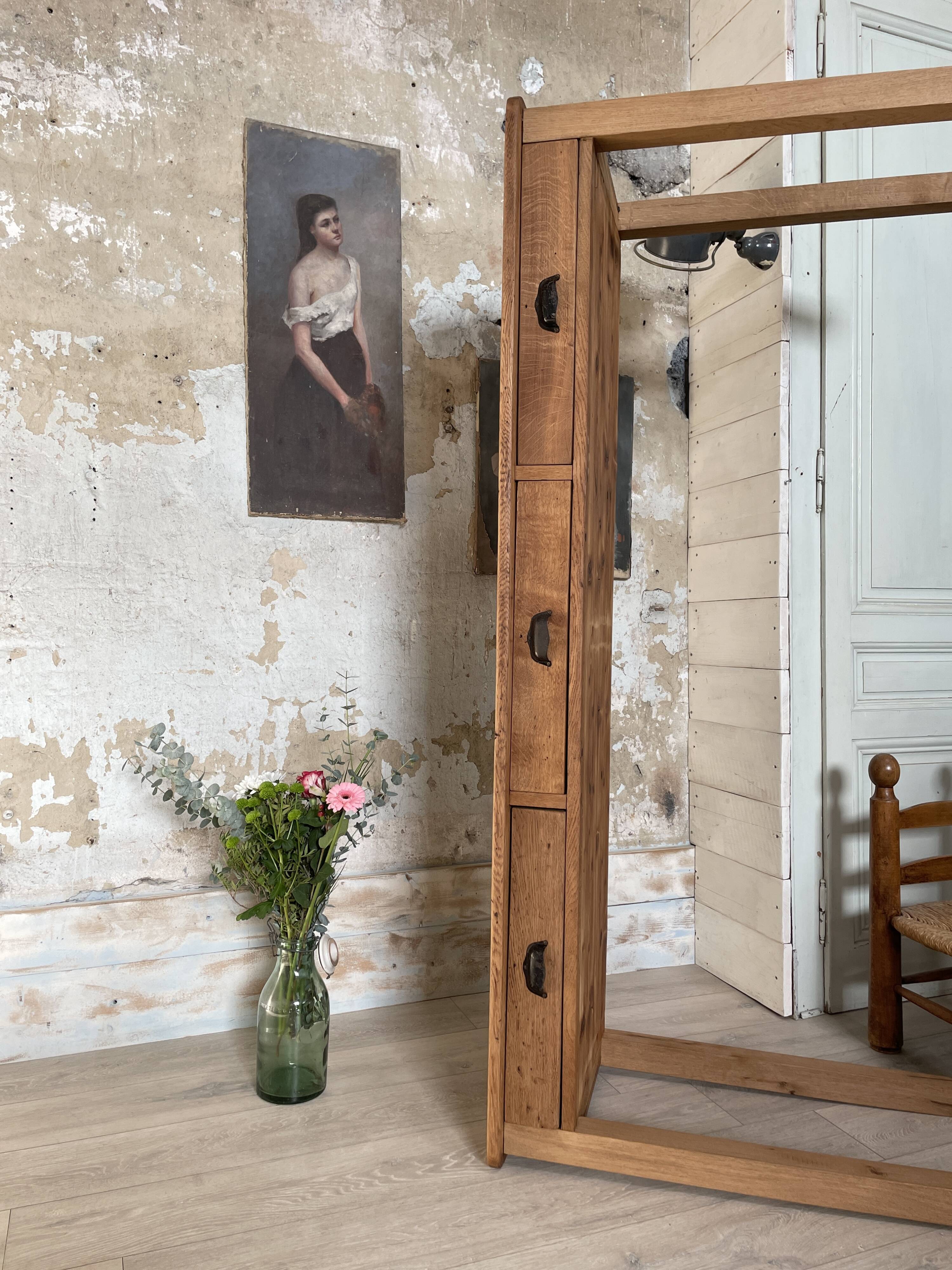 Console service in solid oak, circa 1900.