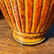 Grand vase vintage en porcelaine, rotin et bambou tressé