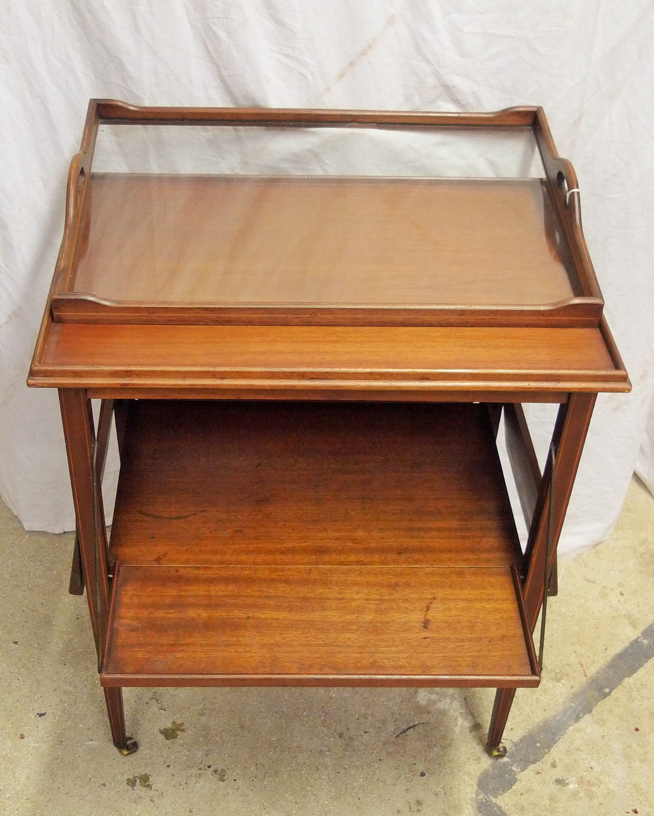 Rolling tea table with its glass tray