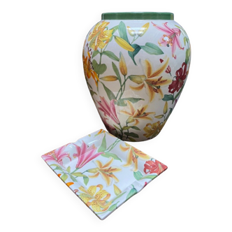 Ensemble porcelaine Lancel bouquets de Lys colorés vase et cendrier vide poche