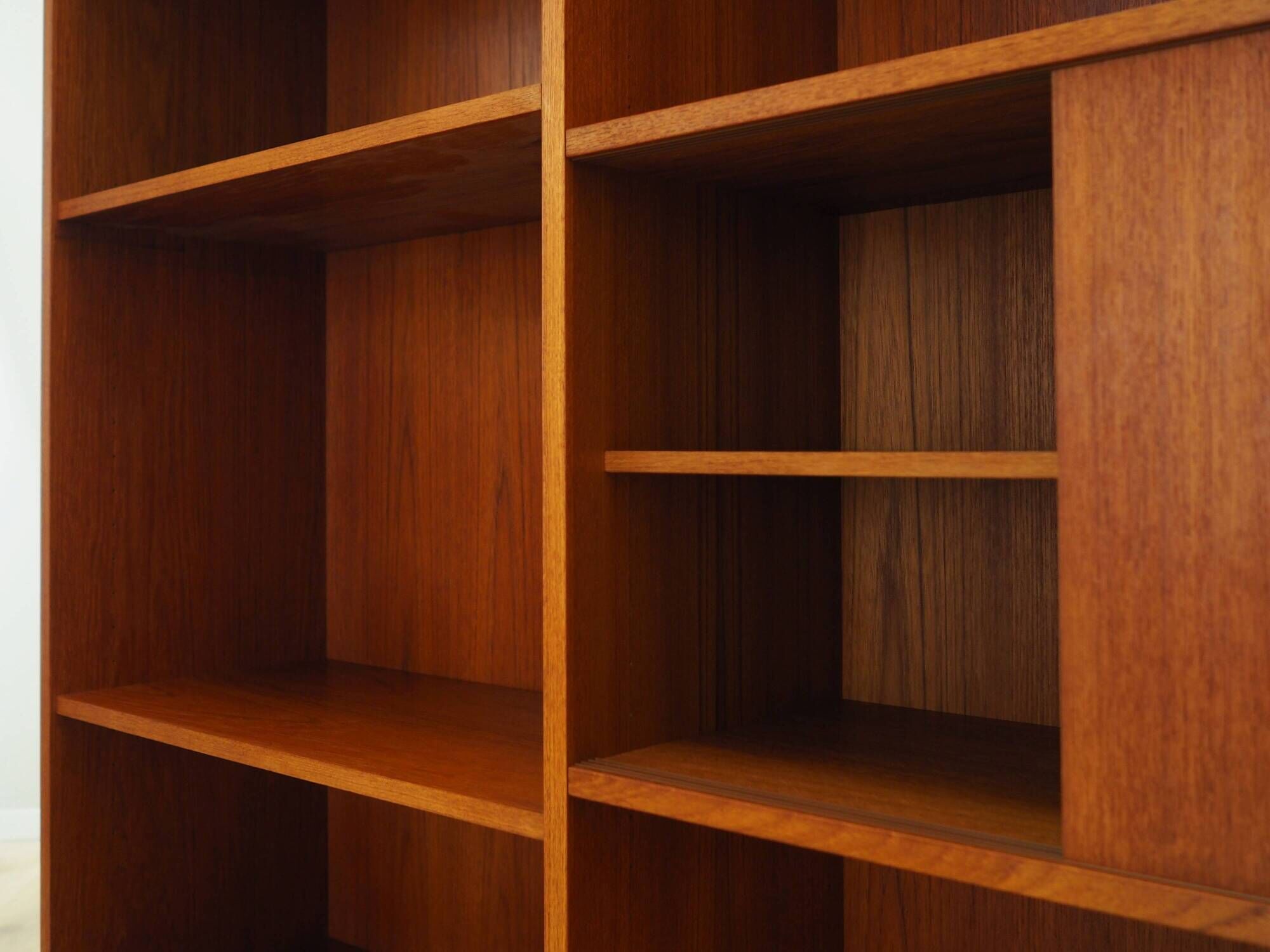 Bibliothèque en teck, design danois, années 1970, production : Danemark