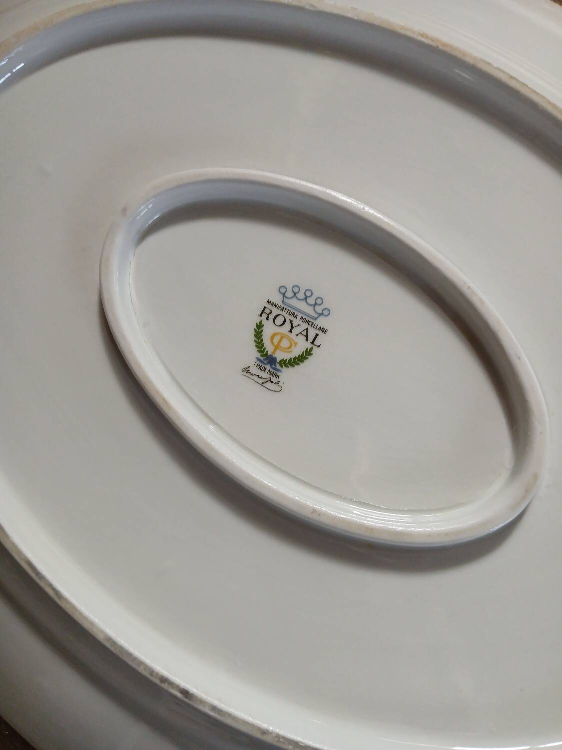 12 antique "Royal" dinner plates + 1 dish