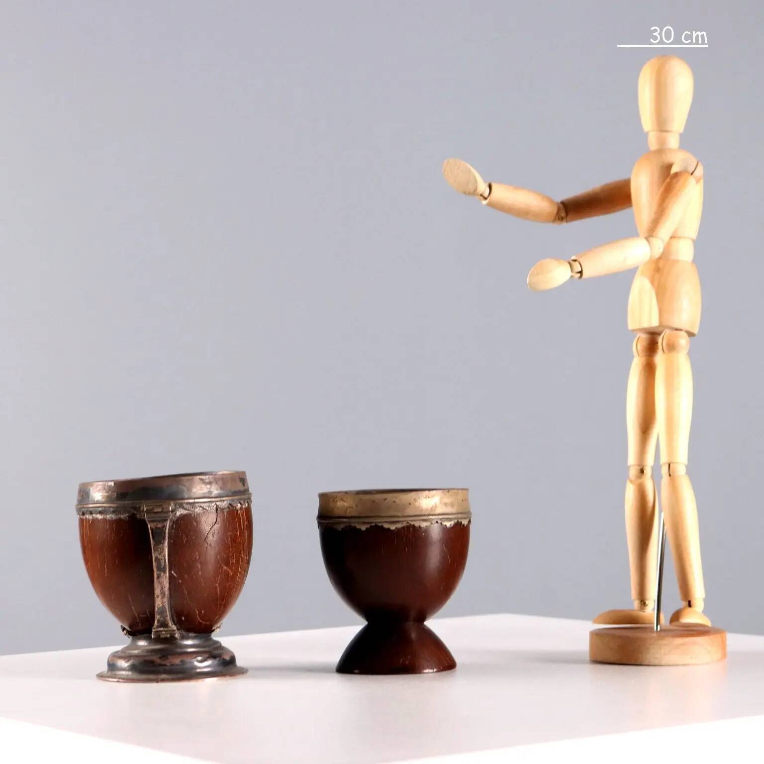 Tasses anciennes en noix de coco et argent, Europe du Nord, XIXe siècle