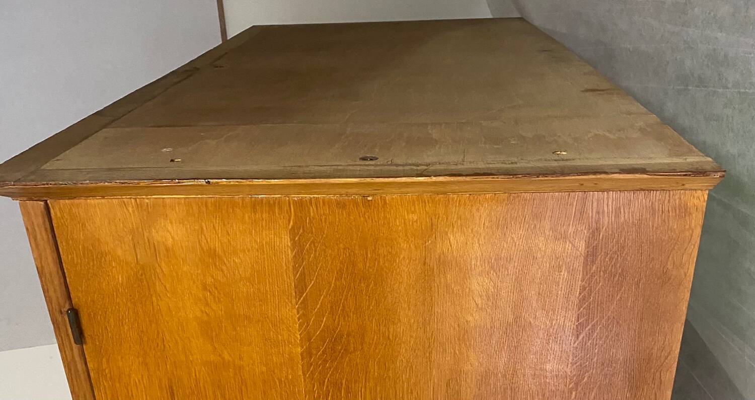 Armoire vintage pieds compas