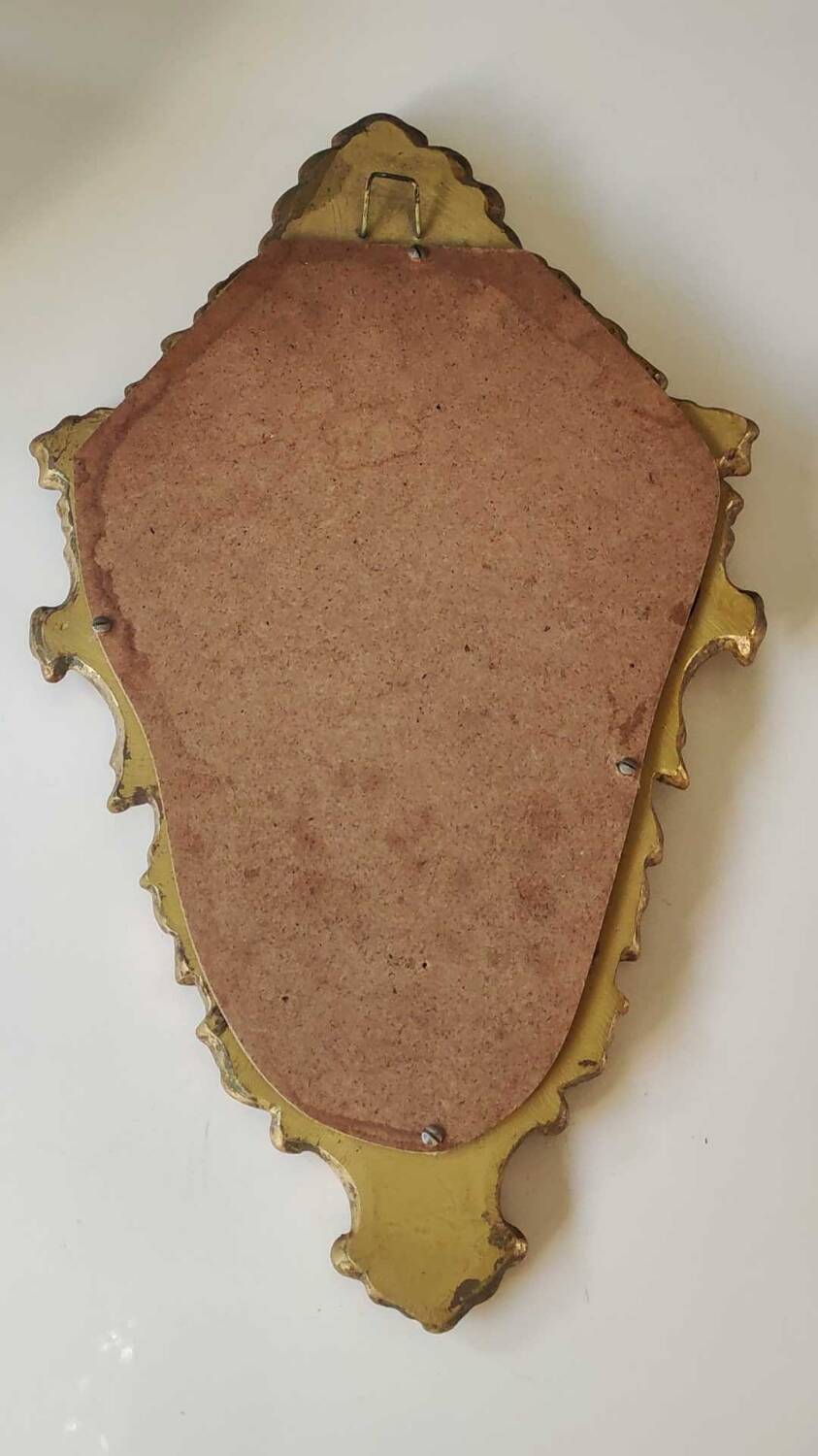 Classic Baroque/Louis XV style mirror. In old gold patinated wood. Palmette/Scroll/Blazon motif decor. Dim 46 x 27 cm