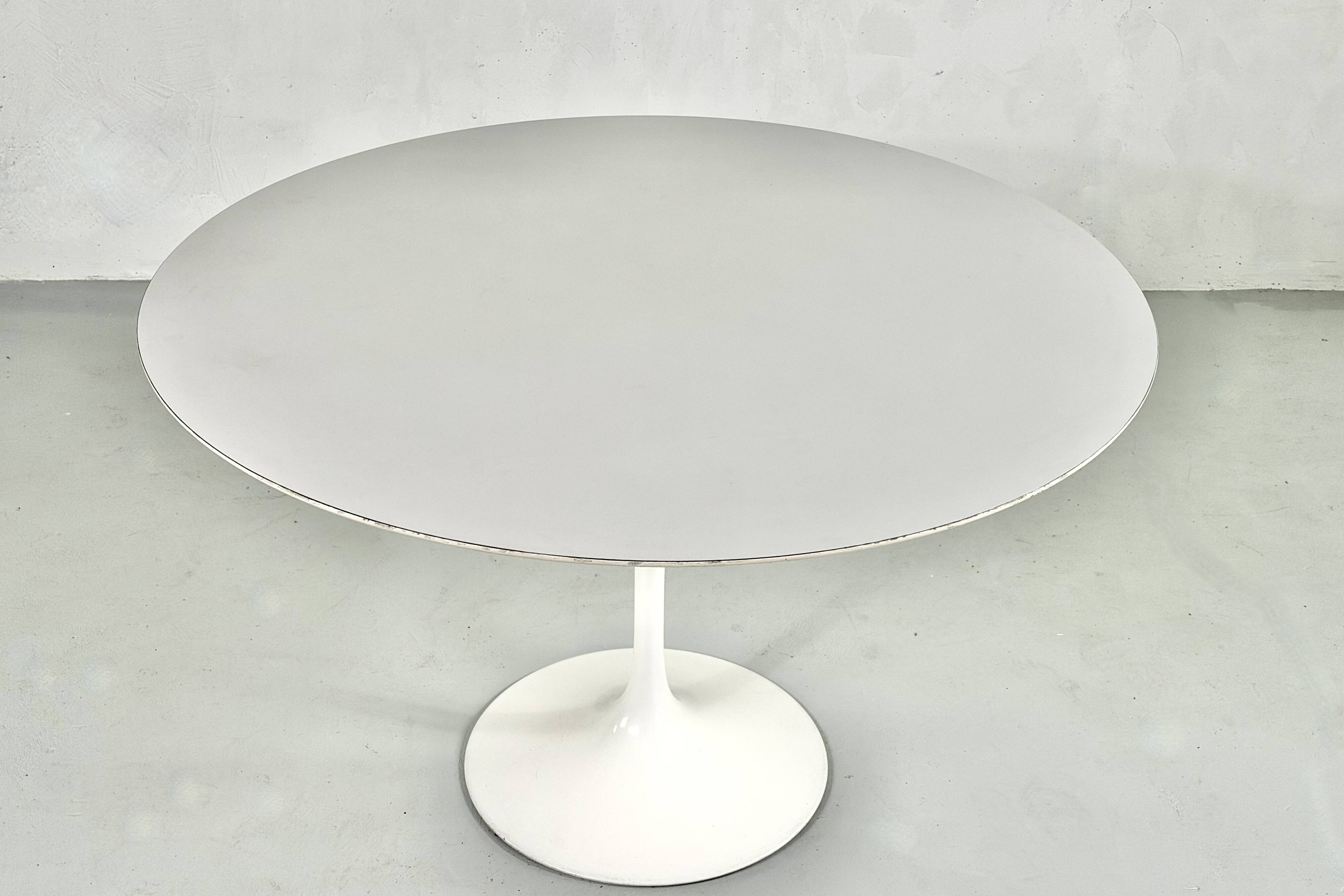 Tulip dining table by Eero Saarinen for Knoll International - 1960s