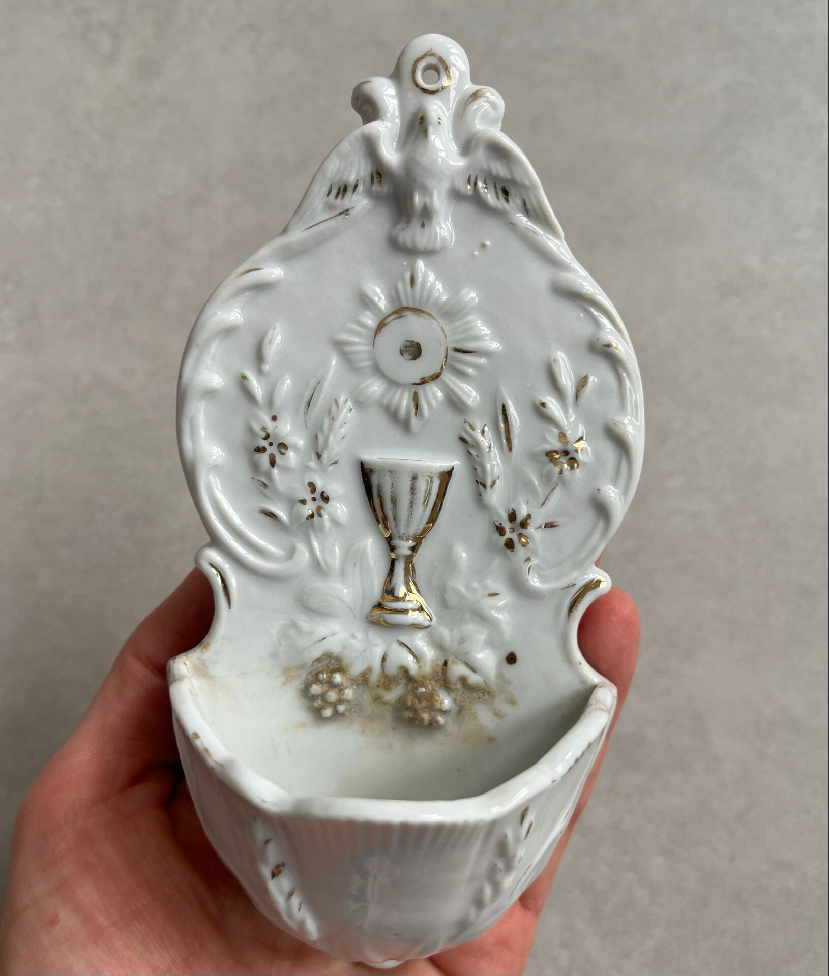 Bénitier en porcelaine « calice » fin XIXème