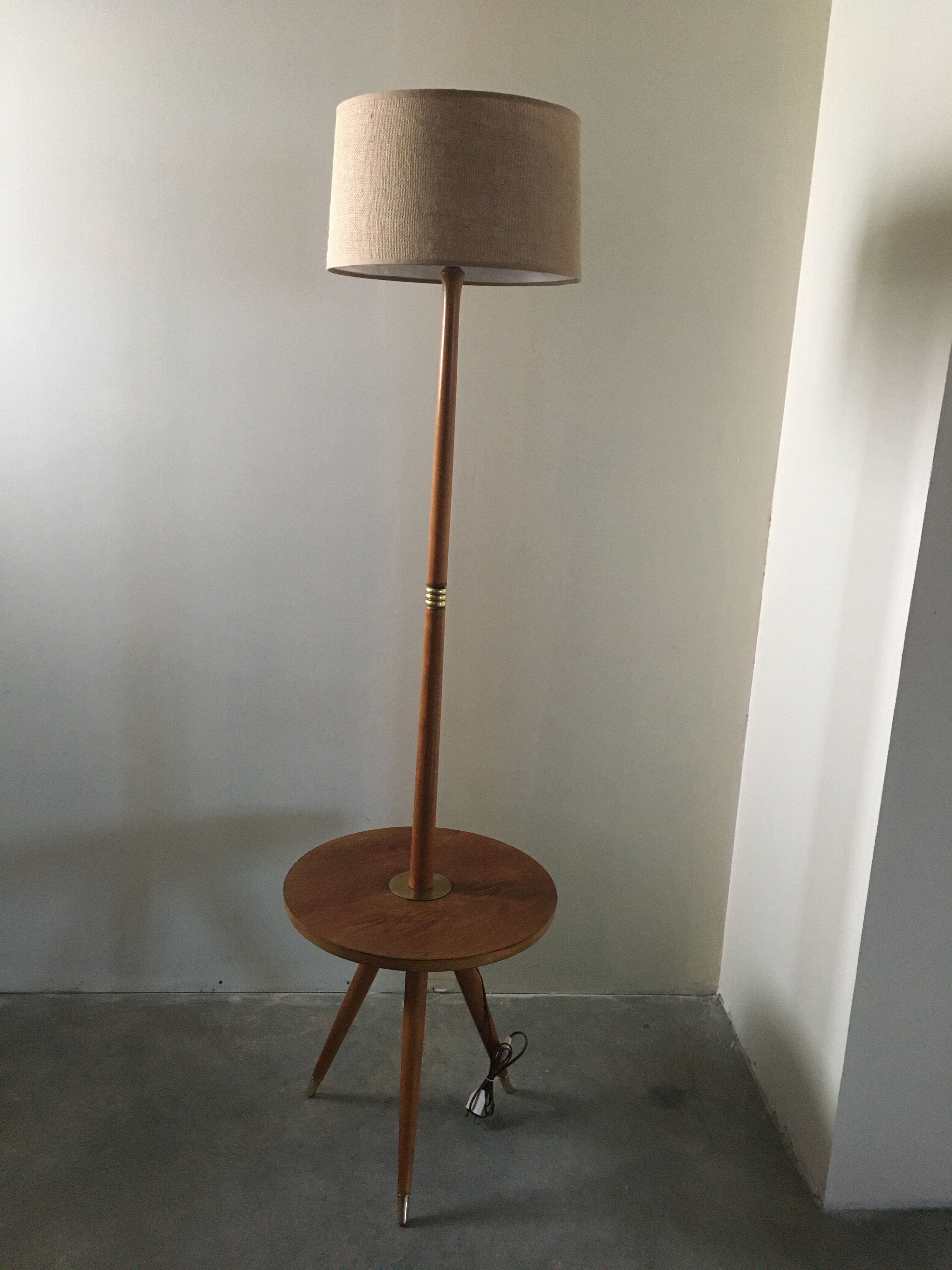 Tripod tablet lamppost