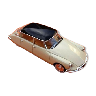 Miniature car Citroën DS 19 (1956) Scale: 1/43rd