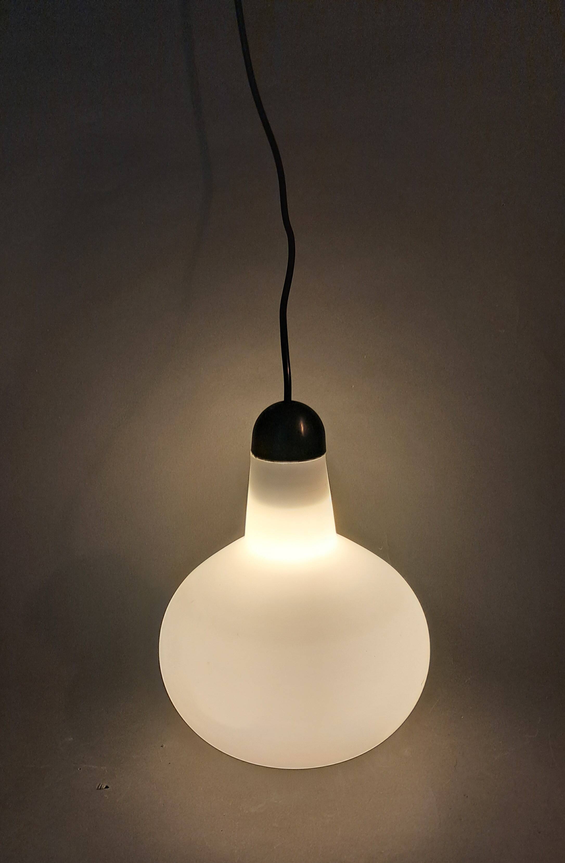 Vintage opaline suspension.