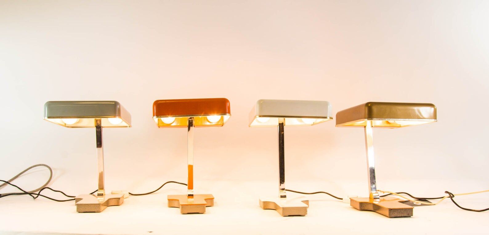 Folding desk lamp